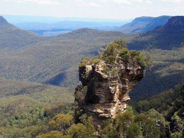 Unique angle of Federal Pass lookout, Blue Mountains